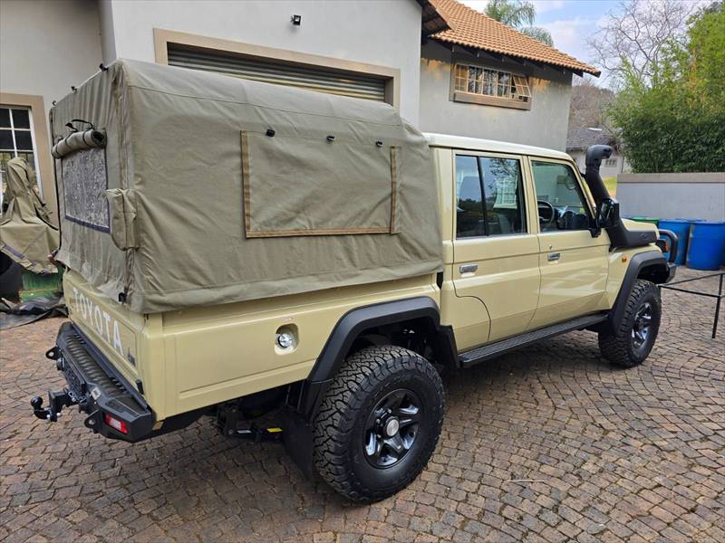 Land Cruiser 79 canvas canopy from the rear