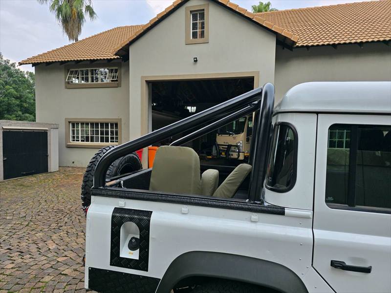 Defender 110 roll bar