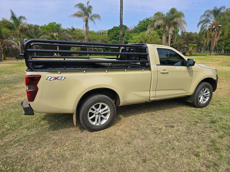 Isuzu D-Max cattle frame from the rear quarter