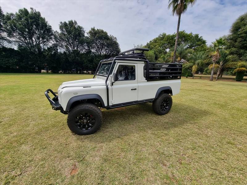 Defender single cab with bush bar and roll cage