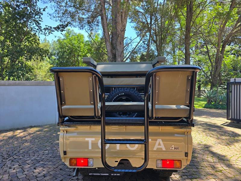 Land Cruiser 79 game viewer from the rear