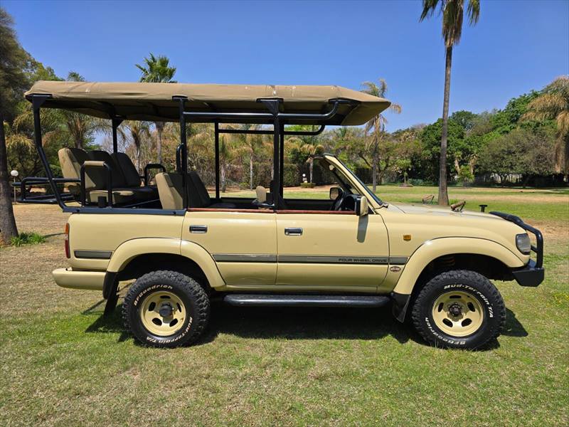 Land Cruiser 80 with side steps