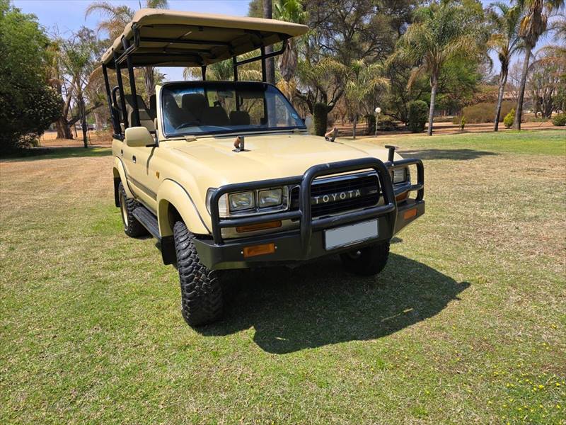 Land Cruiser 80 game viewer from the front