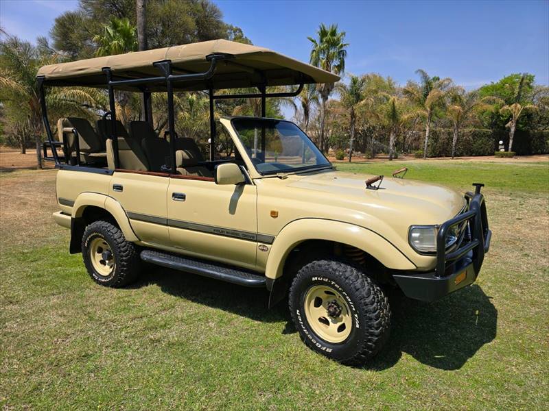 Land Cruiser 80 game viewer seating