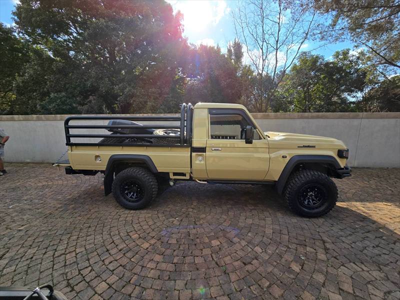Land Cruiser 79 single cab cattle frame