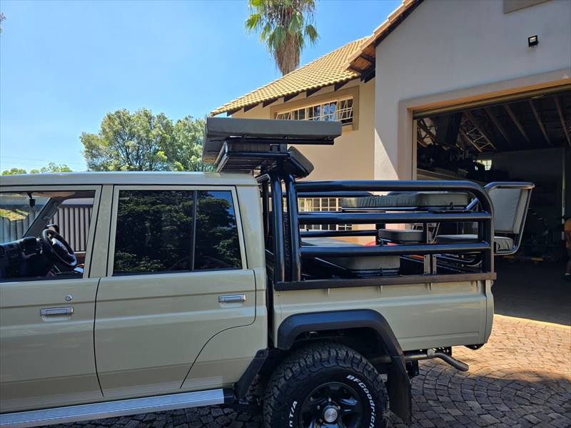 Land Cruiser 79 elevated game viewer, rear access