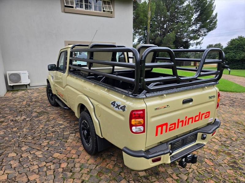 Mahindra Pik Up game viewer, side view